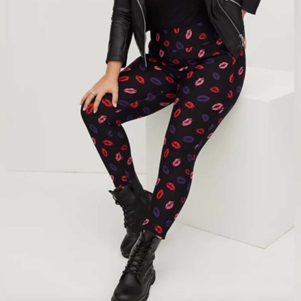 NWT Torrid Pixie Lips Print Pockets Ponte Slim Fix Pull On Pants, Plus Size 2X